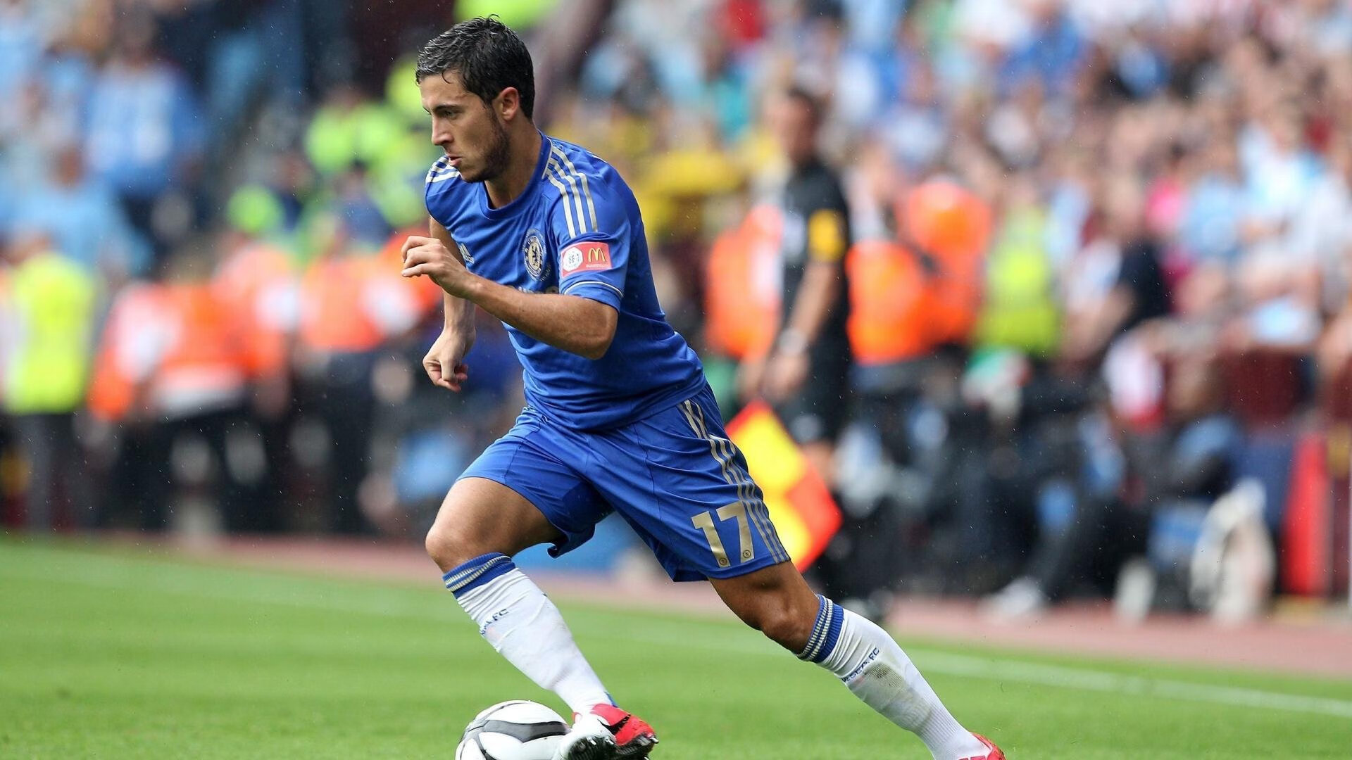 《电竞装备升级：硬核玩家首选的硬件推荐》，电竞装备 性价比